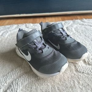 Little Kids Nike tennis shoes